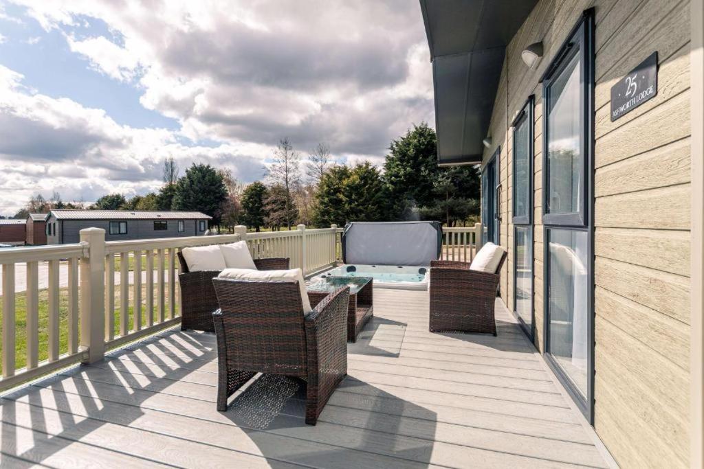 Ashworth Lodge With Hot Tub Barmby on the Moor Rom bilde